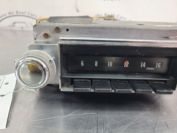 1968 Chevrolet Chevelle Original Push Button Radio, #7303131 w/ Knobs5