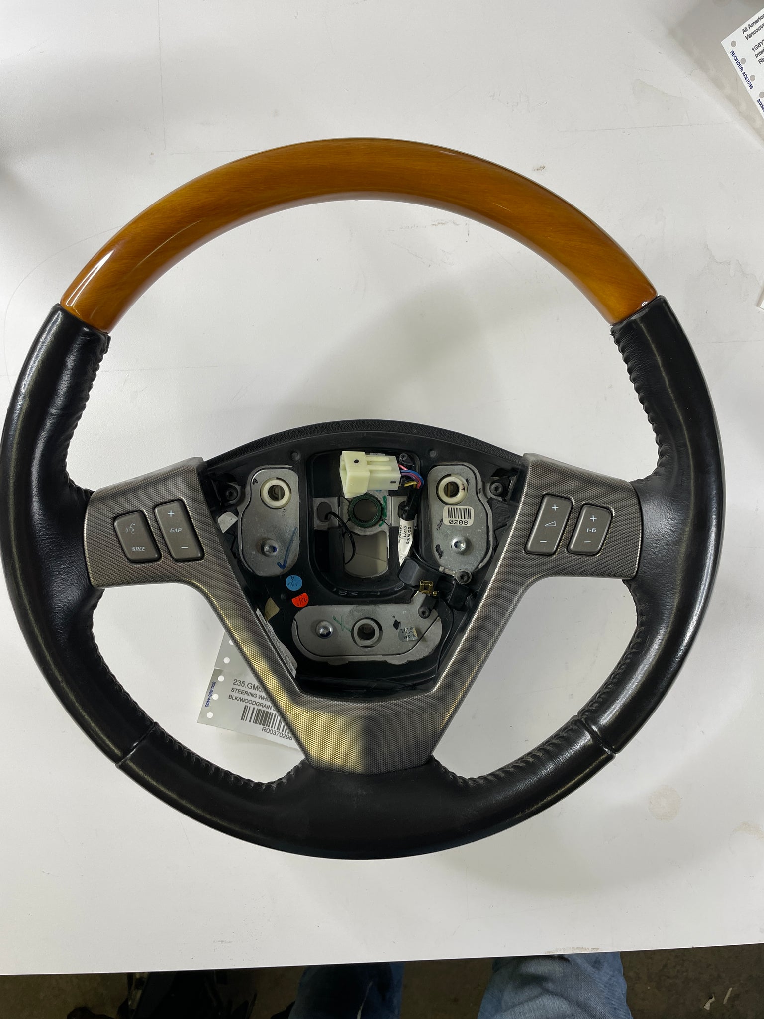 2005 Cadillac XLR Black/Woodgrain Steering Wheel Assembly - OEM
