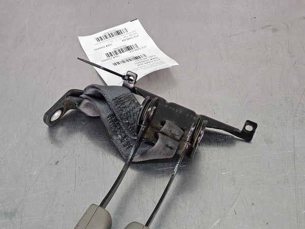 2003-06 Chevy Suburban, Tahoe 2nd Row Dual Seat Belt Buckle Assembly, Gray - OEM3