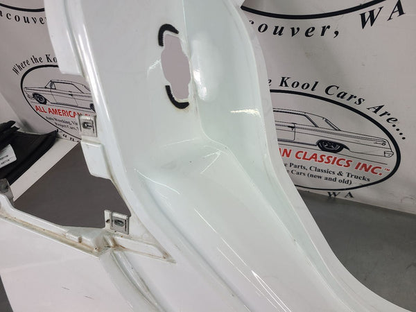 1997-04 C5 Corvette Right Side Rocker Aperture Panel Moulding, Speedway White3