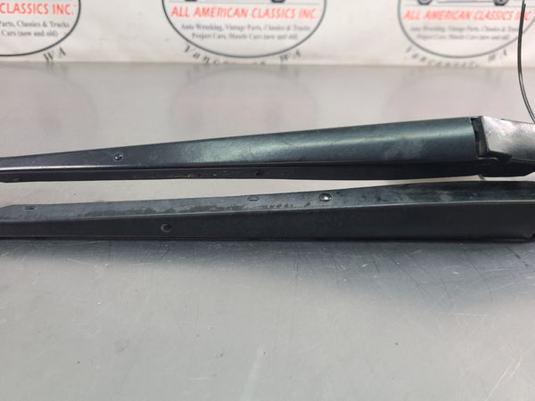 2005-13 C6 Corvette Windshield Wiper Arm Pair, Left / Right, w/ Washer Hoses3
