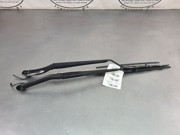 2005-13 C6 Corvette Front Windshield Wiper Arm Pair, Left / Right - OEM0