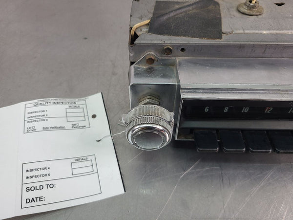 1968 Chevrolet Chevelle Original Push Button Radio, #7303131 w/ Knobs1