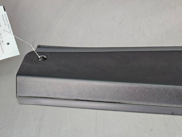 2003-09 Hummer H2 High Mounted Center 3rd Brake Light Plastic Housing Trim1