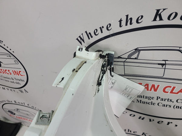 1997-04 C5 Corvette Right Side Rocker Aperture Panel Moulding, Speedway White1