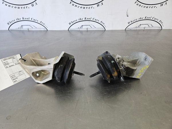 2004-06 GTO LS2 Engine Stand Motor Mounts Pair, LH / RH, w/ Rubber Mounts - OEM0