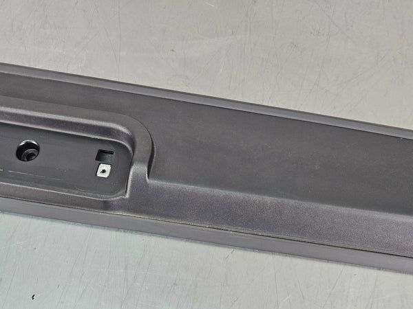 2003-09 Hummer H2 High Mounted Center 3rd Brake Light Plastic Housing Trim4