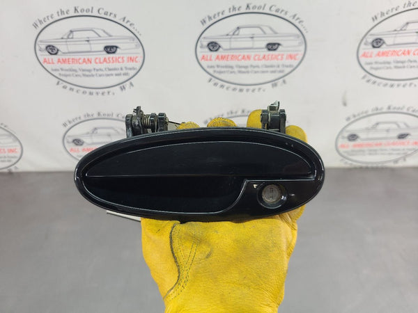 2000-04 C5 Corvette Exterior Door Handle Assembly, Black, Left Driver Side0