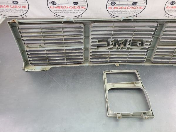 1985-88 GMC Truck, Blazer, Suburban Front Grille Assembly w/ RH Headlight Bezel22