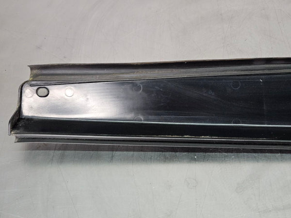 2003-09 Hummer H2 High Mounted Center 3rd Brake Light Plastic Housing Trim9