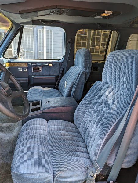 1989 Chevrolet Suburban, Blue w/ Boat on Top, Stock #195716
