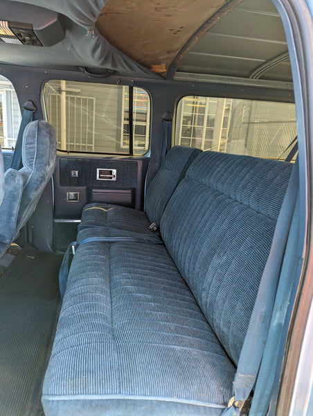 1989 Chevrolet Suburban, Blue w/ Boat on Top, Stock #195716