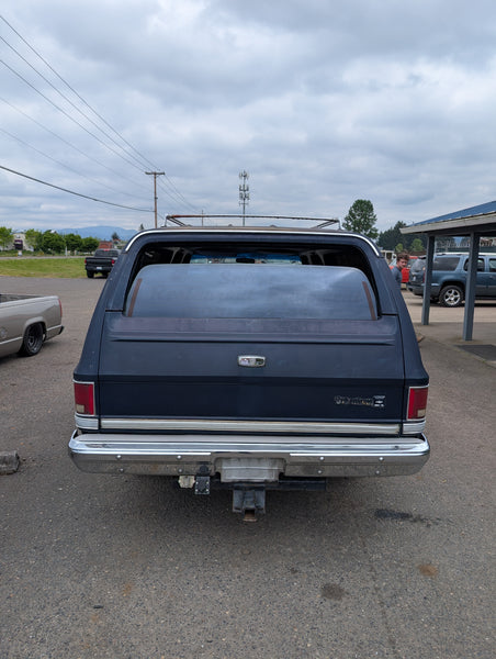 1986 Chevrolet Suburban 1/2 Ton 4x4 Auto, Blue, Stock #130488