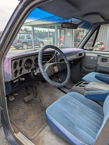 1986 Chevrolet Suburban 1/2 Ton 4x4 Auto, Blue, Stock #130488