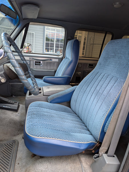 1986 Chevrolet Suburban 1/2 Ton 4x4 Auto, Blue, Stock #130488