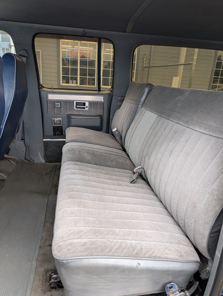 1986 Chevrolet Suburban 1/2 Ton 4x4 Auto, Blue, Stock #130488