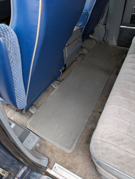 1986 Chevrolet Suburban 1/2 Ton 4x4 Auto, Blue, Stock #130488
