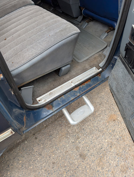 1986 Chevrolet Suburban 1/2 Ton 4x4 Auto, Blue, Stock #130488