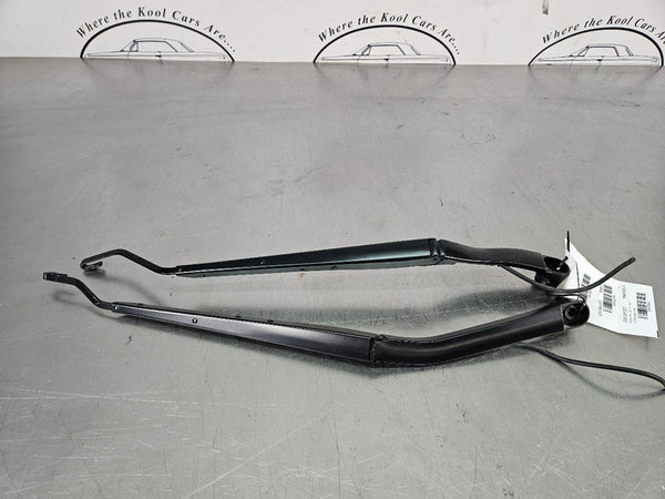2005-13 C6 Corvette Windshield Wiper Arm Pair w/ Tubing, Left and Right - OEM0