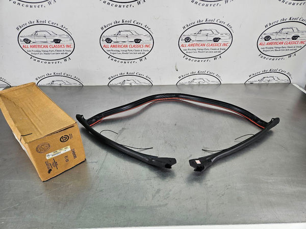 2011-15 Camaro NOS OEM GM Windshield Weatherstripping Seal Kit, #209872510