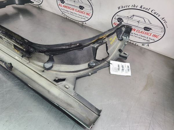 2004-09 XLR Right Passenger Side Rocker / Aperture Panel Moulding, Gray22