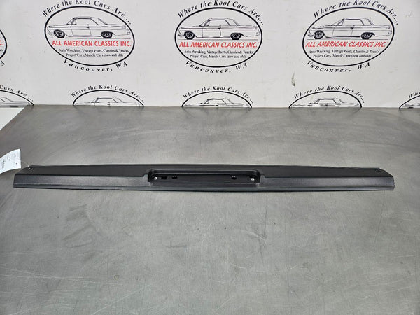 2003-09 Hummer H2 High Mounted Center 3rd Brake Light Plastic Housing Trim0