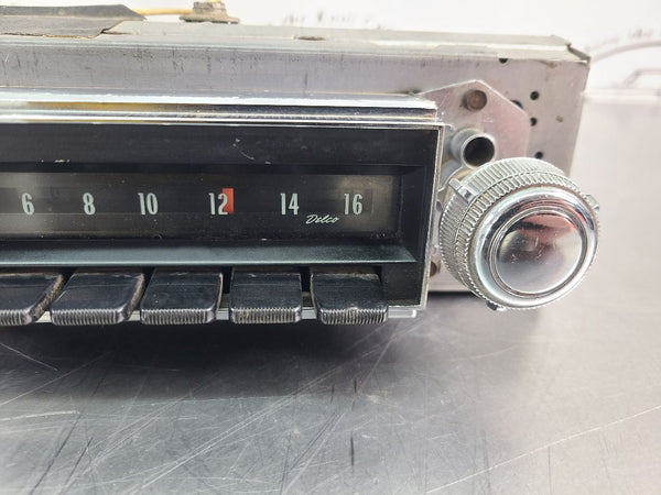 1968 Chevrolet Chevelle Original Push Button Radio, #7303131 w/ Knobs4