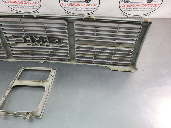 1985-88 GMC Truck, Blazer, Suburban Front Grille Assembly w/ RH Headlight Bezel23