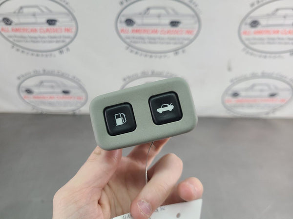 2005-13 C6 Corvette Trunk Latch / Fuel Door Release Button Assembly - OEM0