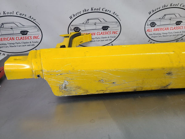 2005 C6 Corvette Left Side Rocker / Aperture Panel Moulding, Millennium Yellow14