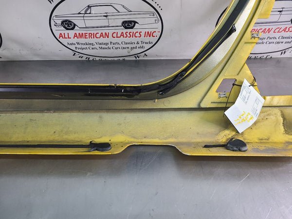 2005 C6 Corvette Right Side Rocker / Aperture Panel Moulding, Millennium Yellow19