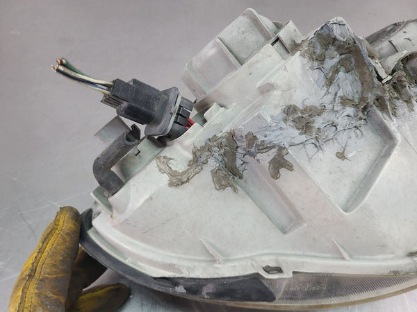 2004-06 GTO Drivers Side LH Front Headlight Assembly, Foggy, Tab/Housing Damage!12