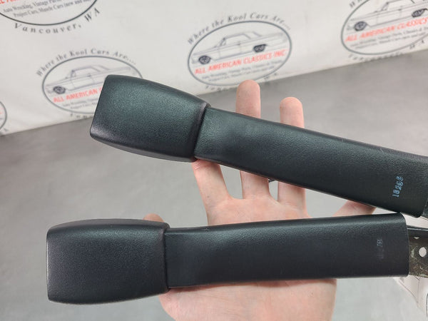 1997-04 C5 Corvette Seat Belt Buckle Pair, LH/RH, Left, Right, Black - OEM2