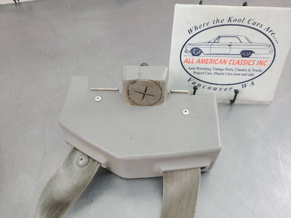 1995-98 Chevy Suburban Front Bucket Seat, Seat Belt Retractor Pair, Gray4
