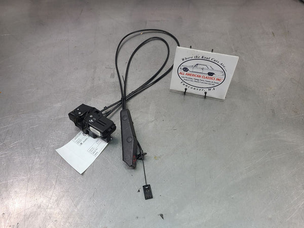 2004-09 Cadillac XLR Left Driver Side Door Handle Pull w/ Latch Actuator - OEM0