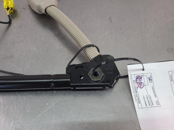 2004-05 Cadillac XLR Seat Belt Buckle Pretensioner Right Passenger Side RH Shale1