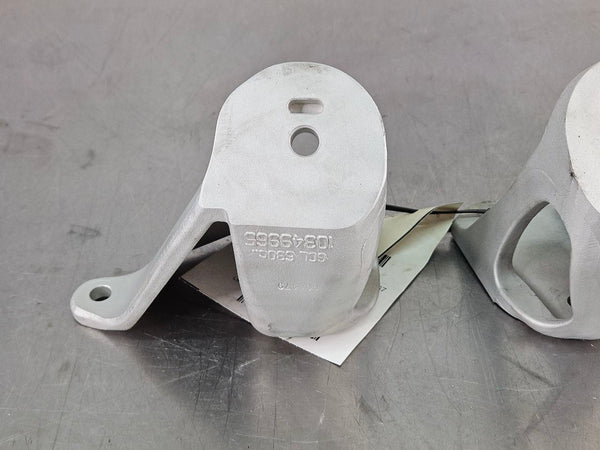 2005-13 C6 Corvette LS2 / LS3 Engine Mount Bracket Stand Pair, Left / Right  1